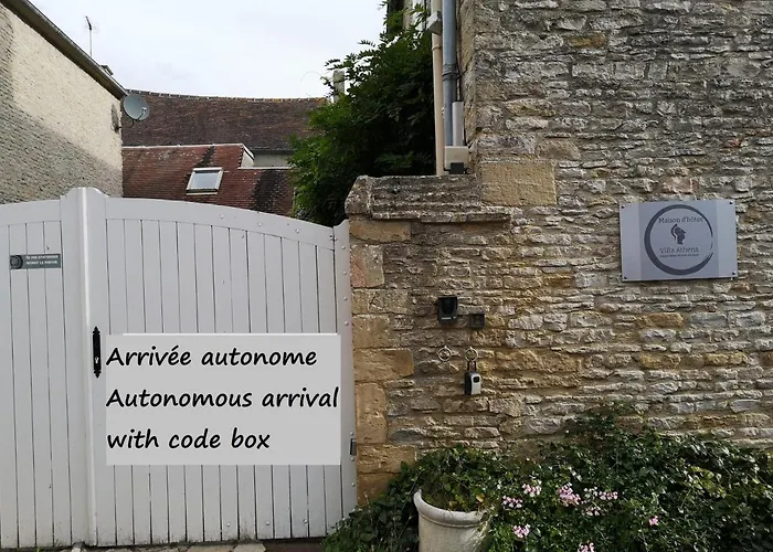 Athena,sejour Bien-etre Et Ethique בית הארחה